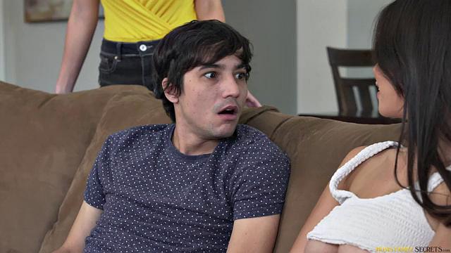 мачеха в очках не даёт пасынку трахнуть блондинку, пока не начинается тройка