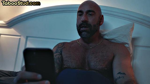 Muscled DILF gets by stud