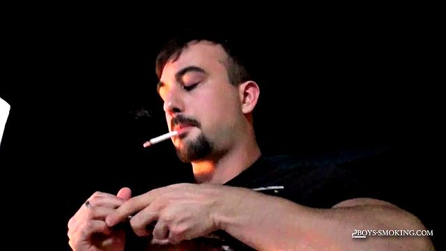 Большой Мэйсон курит в саду - Мэйсон учится