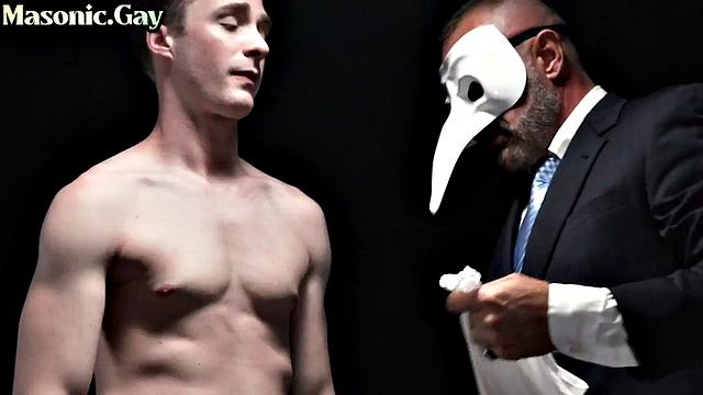 Bearded masonic man analtoying his twink
