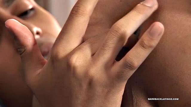 Alejo Elio жарко трахается с латиноамериканцем без презерватива