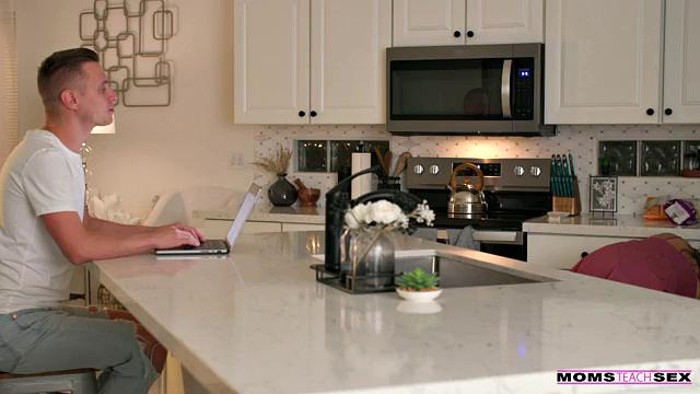 Stepmom Is Inclusive - S21:E3