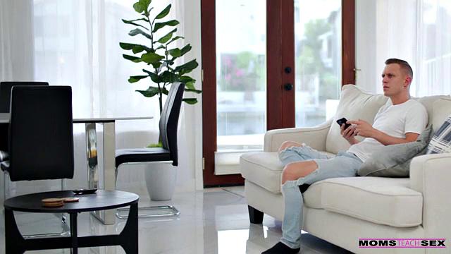 Stepmom Is Inclusive - S21:E3