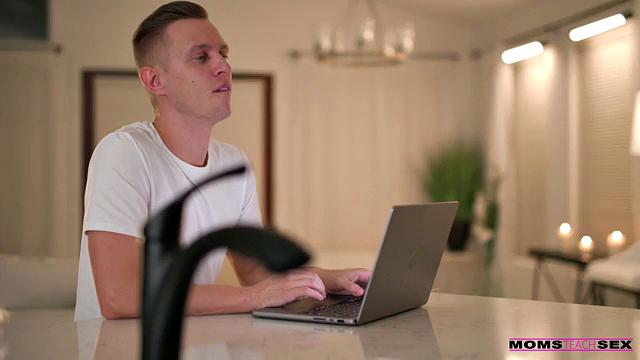 Stepmom Is Inclusive - S21:E3