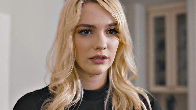 Trans hunny rimmed and sucked by babe in office