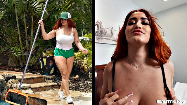 рыжая чистильщица бассейна раздвигает ноги на кровати