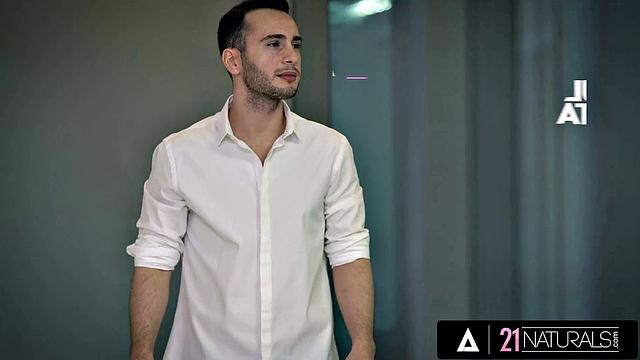 21 NATURALS - Hottie Alyssa Bounty Gets Her Sweet Pussy Stretched By A Big Cock