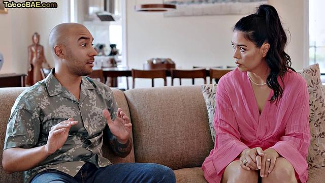 Cockhungry babes pussyfucked in 3some