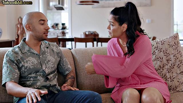 Cockhungry babes pussyfucked in 3some