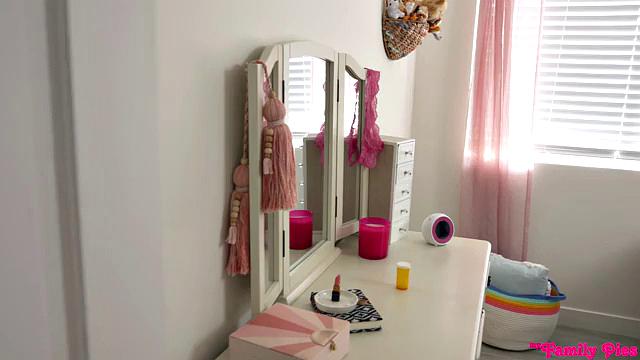 April 2023 Flavor Of The Scarlett Hampton - S3:E9