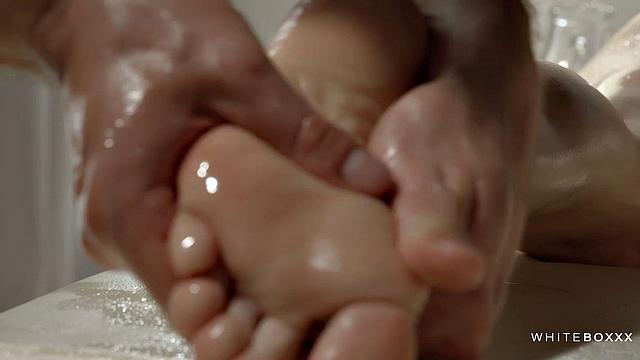 Kristof Cale нежно массирует обнаженную Nesty, возбуждает вибратором и жестко трахается с ней до мощного оргазма блондинки.