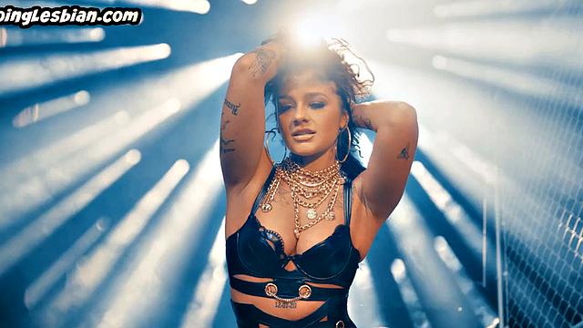 Stunning lesbo babe masturbating till squirting orgasm