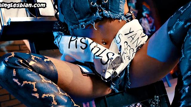 Stunning lesbo babe masturbating till squirting orgasm