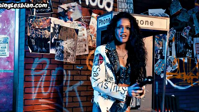 Stunning lesbo babe masturbating till squirting orgasm