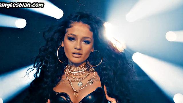 Stunning lesbo babe masturbating till squirting orgasm