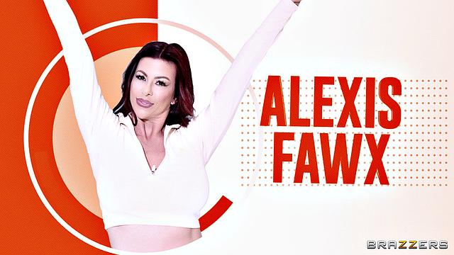 две опытные милф и парень: диван не выдержал такого тройничка