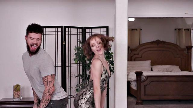 Redhead babe bareback banged in 3some with pussybabe