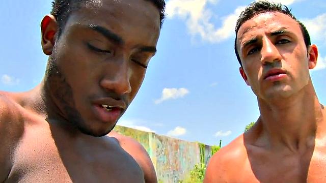 Black bottom by white jock outdoor till cumshot