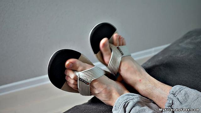 Флип-флопы и ступни 45 размера - Алекс