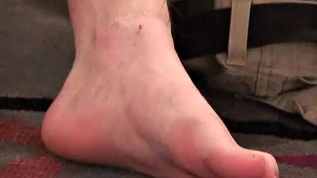 Джей не церемонится - рукоблудие с финишем на камеру