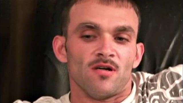 майки дрочит рабочему парню до кончи