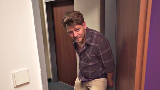 рыжая milf с большой грудью устроила раздолбайство в душевой хостела