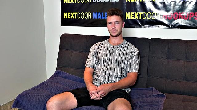 Handsome hairy amateur stud wanks on casting