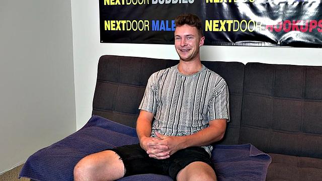 Handsome hairy amateur stud wanks on casting