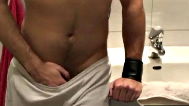 Hunky German giving blowjob after massaged by jock