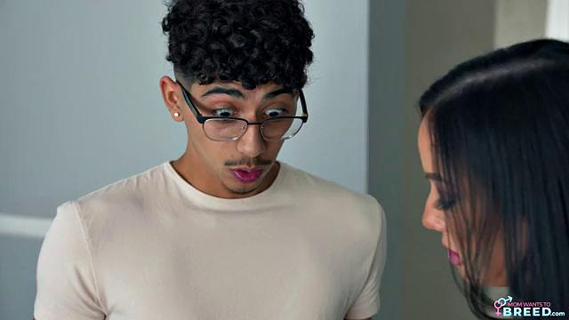 Stepmom Wants Fresh - S1:E6