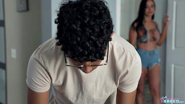 Stepmom Wants Fresh - S1:E6