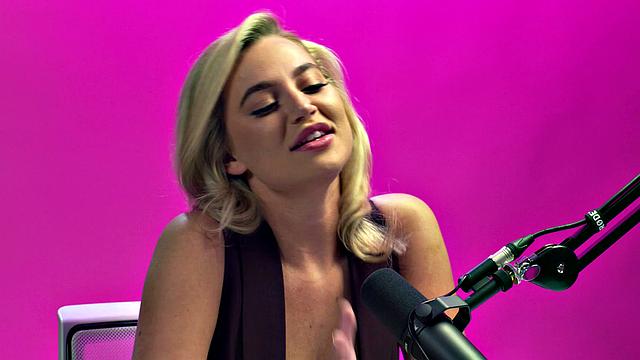 UP CLOSE - How Women Orgasm With Superb Blake Blossom! SOLO FEMALE MASTURBATION!