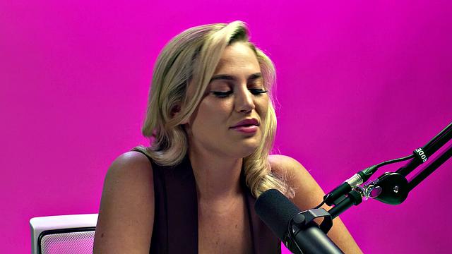 blake blossom срывает крышу от оргазма в бешеной мастурбации