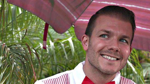 лиз джордан обмазывает грудь мороженым и получает мощный догги от кодея стилла