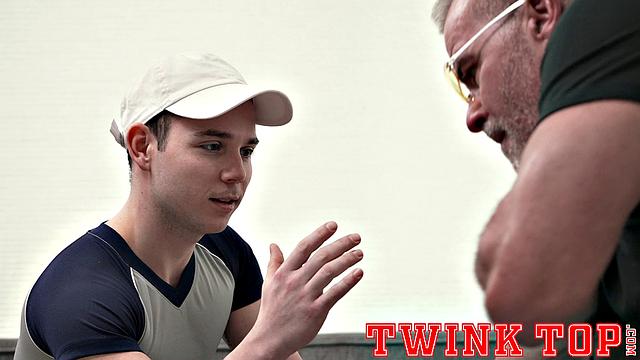 DANNY WILCOXX - Arm Wrestling