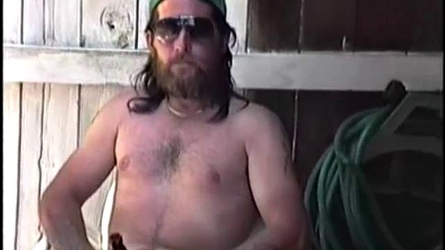 Кевин раздевается и дико отрывается с трудягой-жеребцом