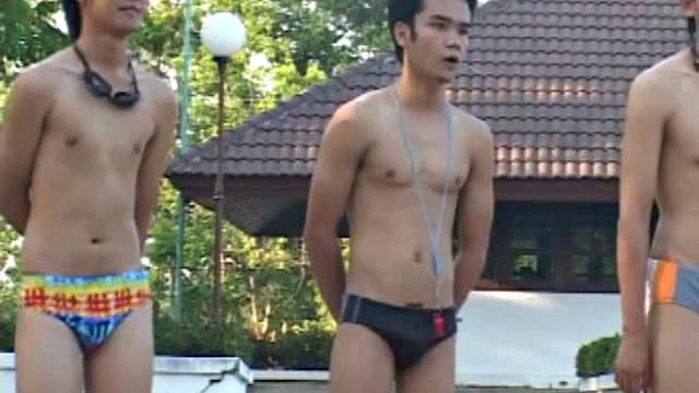 Asian licks ass before amateur anal sex