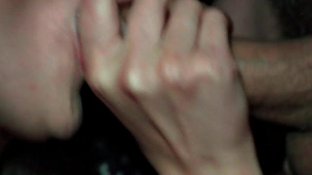 поп заманил зрелую бабу на публичный минет и оттрахал в фургоне