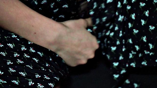 поп заманил зрелую бабу на публичный минет и оттрахал в фургоне