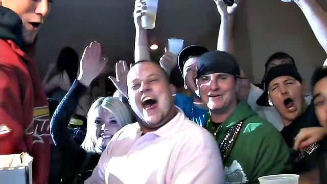 Lesbo college teen gets pussy toyed