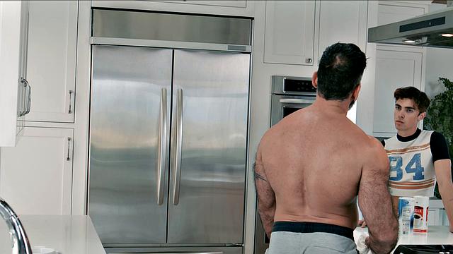 Отчим не промах - веселится и трахает по-жёсткому в зад