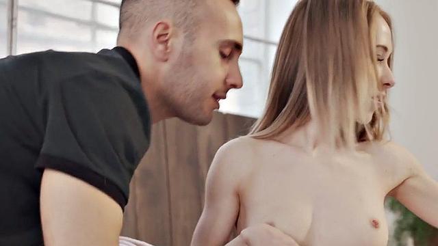 21yo beauty fucked in wet pussy by in doggystyle