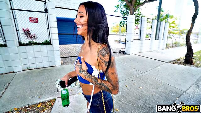 Colombian Babe Fucks For Cash