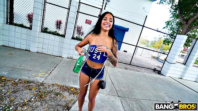 Colombian Babe Fucks For Cash