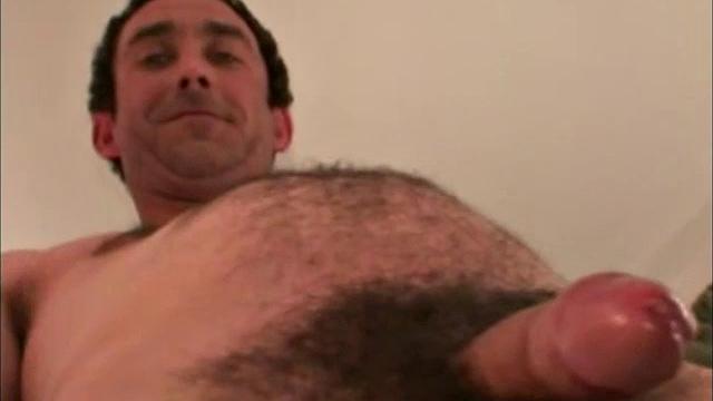 Зрелая подрочила новичку и ловко довела до струйного финиша в первый раз