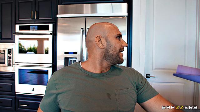 Yoga Guest Fucks Well