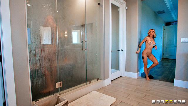 Yoga Guest Fucks Well