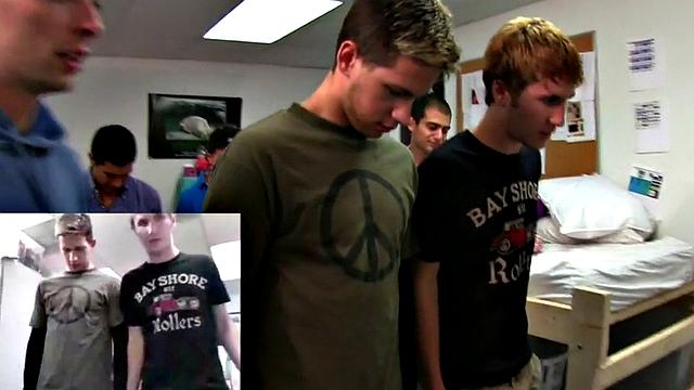 гетеро качка трахают в общаге на глазах у братвы