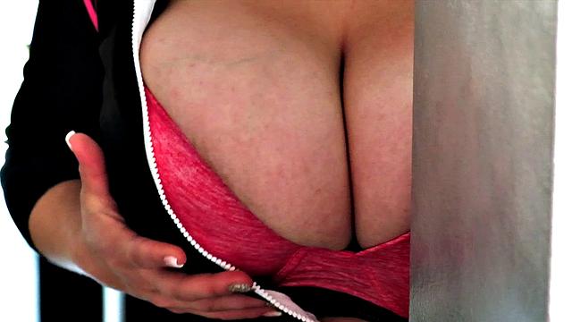 Sofia Santana: Boobiesbunny Bust-out