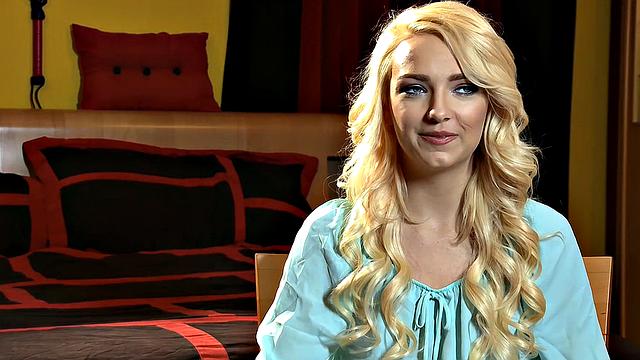 Spinner Carmen Calloway Spreads For Fat Cock